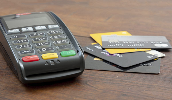 Cartão e máquina de cartão de crédito
